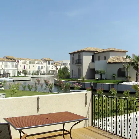 With Marina View Aigues-Mortes